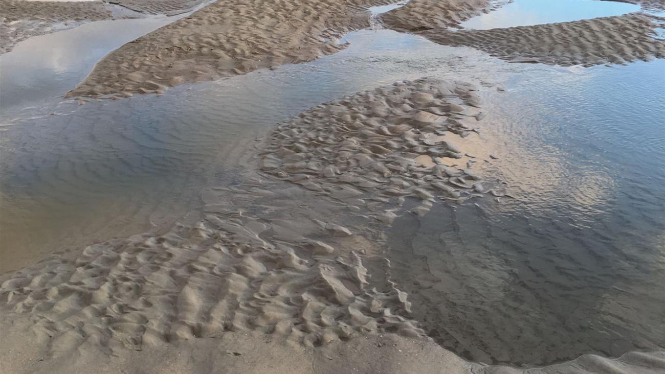 Wasserpfützen am Nordseestrand